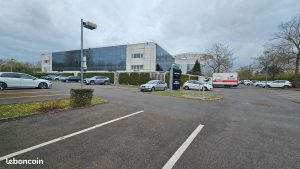 Parking extérieur du site de bureaux de Roissy-en-France
